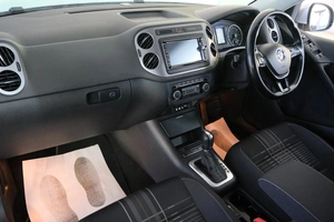 Внедорожник Volkswagen Tiguan 2015 года, 1629000 рублей, Омск
