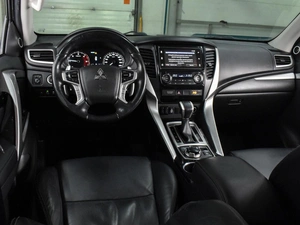 Внедорожник Mitsubishi Pajero Sport 2017 года, 2999000 рублей, Воронеж