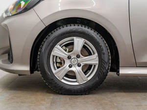 Хетчбэк Toyota Yaris 2020 года, 1177000 рублей, Красноярск