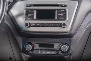 Седан Kia Rio 2016 года, 999000 рублей, Томск