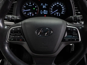 Седан Hyundai Elantra 2018 года, 1599000 рублей, Тюмень