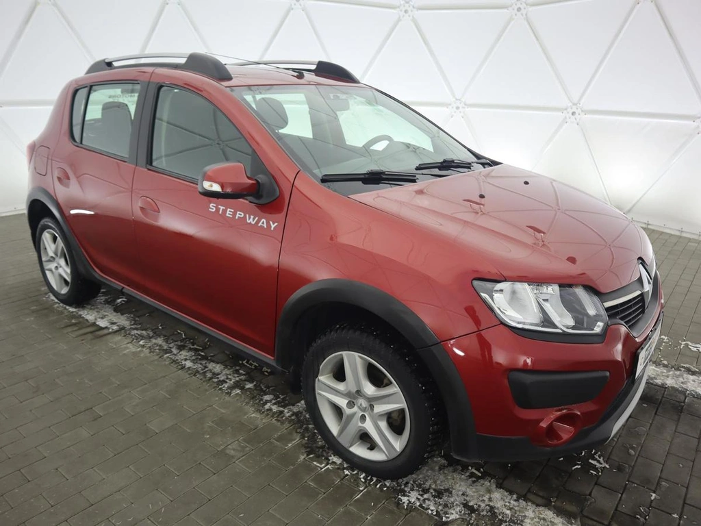 Хэтчбек Renault Sandero 2017 года, 1040000 рублей, Орёл