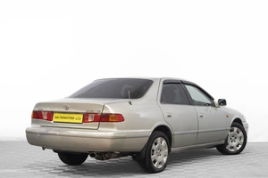 Седан Toyota Camry 2001 года, 499000 рублей, Барнаул