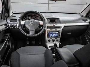 Седан Opel Astra 2008 года, 639000 рублей, Кирилловка