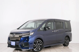 Минивэн Honda Stepwgn Spada 2021 года, 2999000 рублей, Красноярск