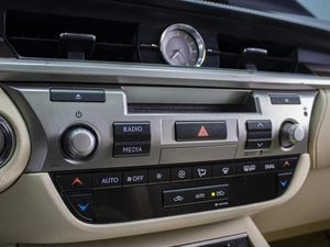 Седан Lexus ES 2014 года, 1990000 рублей, Омск