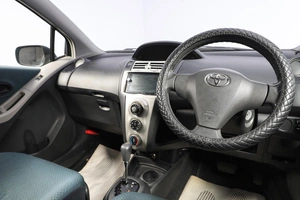 Хетчбэк Toyota Vitz 2005 года, 579000 рублей, Новосибирск