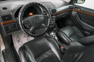 Седан Toyota Avensis 2008 года, 949000 рублей, Красноярск
