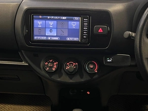 Хетчбэк Toyota Vitz 2018 года, 949000 рублей, Красноярск