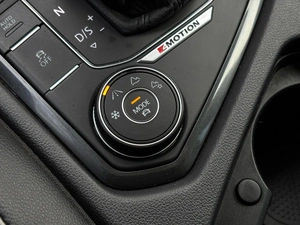 Внедорожник Volkswagen Tiguan 2017 года, 2599000 рублей, Ижевск