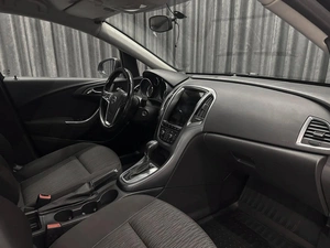 Хетчбэк Opel Astra 2013 года, 730000 рублей, Красноярск