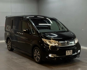 Минивэн Honda Stepwgn Spada 2017 года, 1897000 рублей, Красноярск