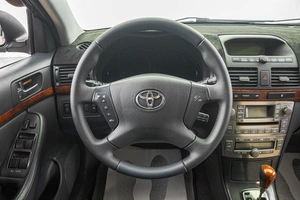 Седан Toyota Avensis 2004 года, 1019000 рублей, Барнаул