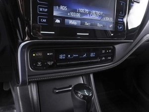 Седан Toyota Corolla 2018 года, 1640000 рублей, Ростов-на-Дону