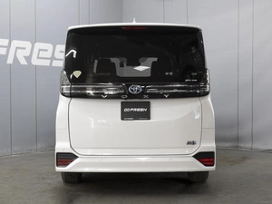 Минивэн Toyota Voxy 2022 года, 4200000 рублей, Омск