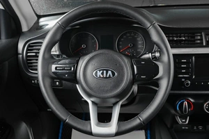 Седан Kia Rio 2018 года, 1049000 рублей, Тюмень