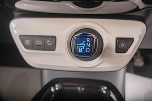 Лифтбек Toyota Prius 2016 года, 1849000 рублей, Томск