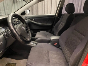 Хетчбэк Toyota Corolla 2003 года, 535000 рублей, Красноярск