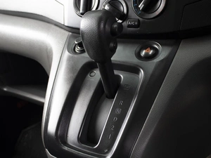 Фургон Nissan NV200 2015 года, 1240000 рублей, Омск