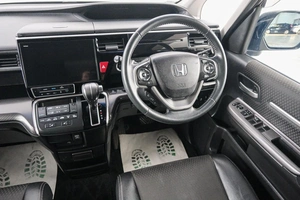 Минивэн Honda Stepwgn Spada 2017 года, 2289000 рублей, Красноярск