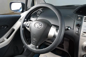 Хетчбэк Toyota Yaris 2006 года, 699000 рублей, Тюмень