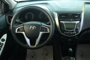 Седан Hyundai Solaris 2011 года, 959000 рублей, Омск