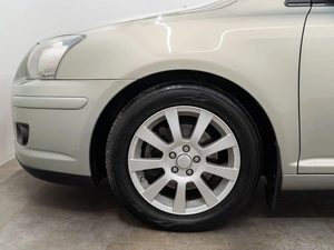 Седан Toyota Avensis 2008 года, 1325000 рублей, Красноярск