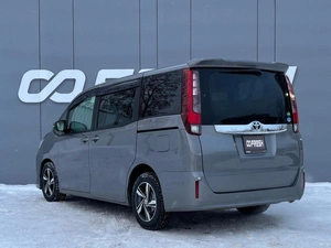 Минивэн Toyota Noah 2015 года, 1849000 рублей, Ижевск