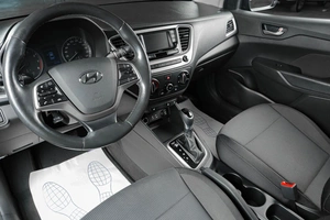 Седан Hyundai Solaris 2018 года, 1229000 рублей, Тюмень