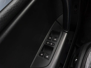 Внедорожник Volkswagen Touareg 2011 года, 2419000 рублей, Саратов
