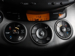 Внедорожник Toyota RAV4 2010 года, 1349000 рублей, Тюмень