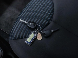 Хетчбэк Peugeot 107 2012 года, 599000 рублей, Красноярск