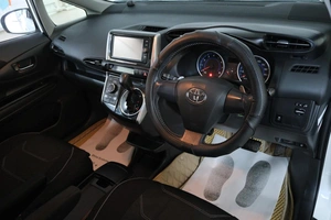 Минивэн Toyota Wish 2017 года, 2019000 рублей, Омск