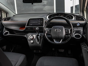 Минивэн Toyota Sienta 2017 года, 1805000 рублей, Краснодар