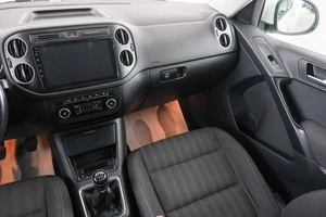 Внедорожник Volkswagen Tiguan 2012 года, 1099000 рублей, Красноярск