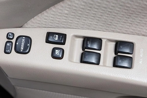 Минивэн Toyota Isis 2006 года, 839000 рублей, Новосибирск