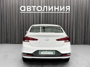 Седан Hyundai Elantra 2019 года, 1350000 рублей, Красноярск