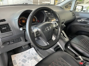 Хетчбэк Toyota Auris 2010 года, 887000 рублей, Солонцы