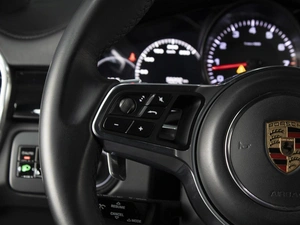 Внедорожник Porsche Cayenne 2018 года, 6980000 рублей, Омск