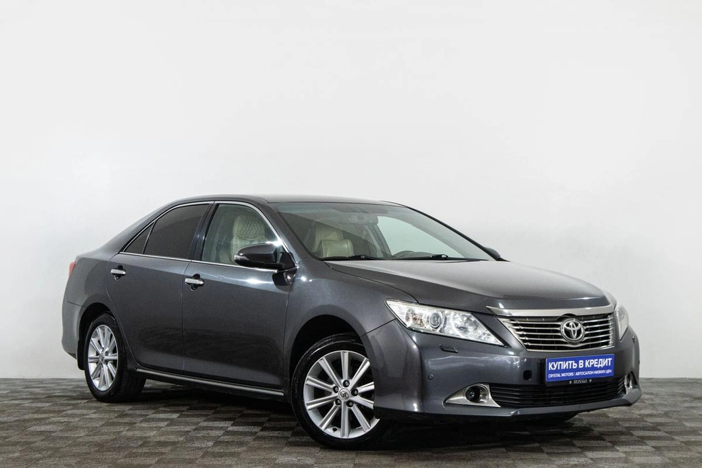 Седан Toyota Camry 2013 года, 1819000 рублей, Сургут