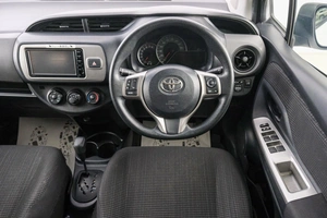 Хетчбэк Toyota Vitz 2016 года, 919000 рублей, Красноярск