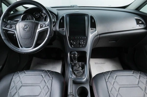 Хетчбэк Opel Astra GTC 2012 года, 799000 рублей, Челябинск