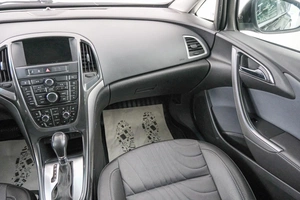 Седан Opel Astra 2014 года, 829000 рублей, Красноярск