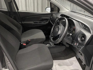 Хетчбэк Toyota Vitz 2019 года, 1030000 рублей, Красноярск