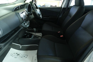 Хетчбэк Toyota Vitz 2015 года, 1199000 рублей, Омск