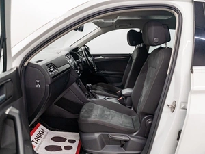Внедорожник Volkswagen Tiguan 2016 года, 1950000 рублей, Красноярск