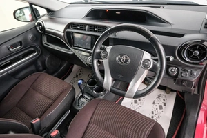 Хетчбэк Toyota Aqua 2015 года, 999000 рублей, Красноярск