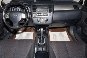 Хетчбэк Nissan Tiida 2011 года, 819000 рублей, Новосибирск