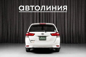 Универсал Toyota Corolla Fielder 2019 года, 1399000 рублей, Красноярск