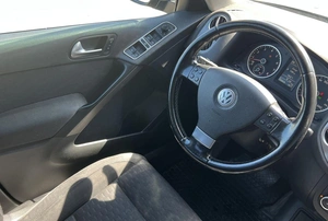 Внедорожник Volkswagen Tiguan 2010 года, 1070000 рублей, Солонцы